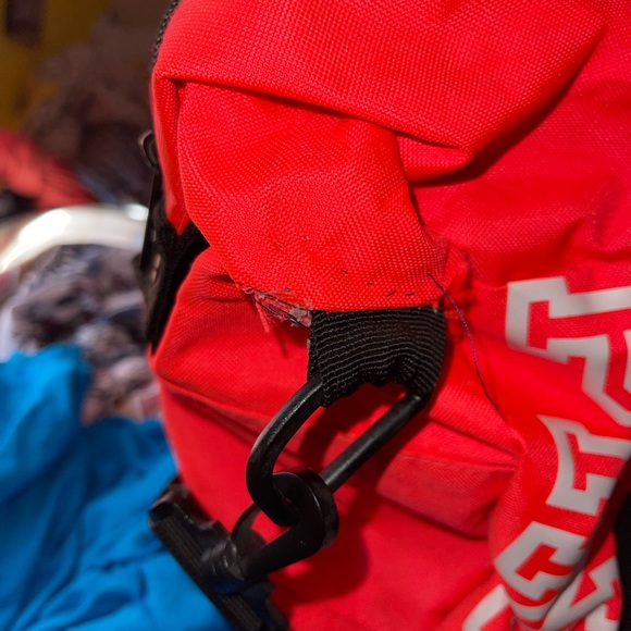 Pink duffel bag. - Picture 3 of 3